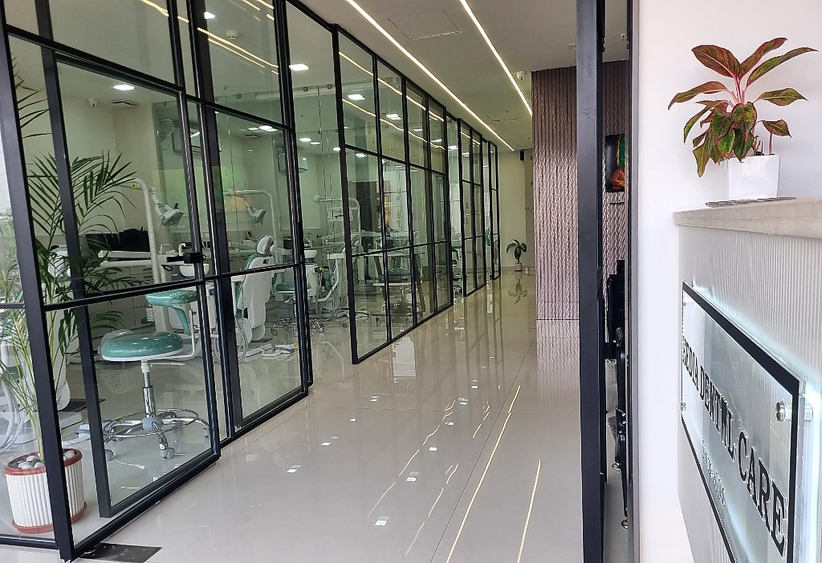 Glass Operatories & Dental Chairs